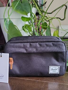 NEW!! Herschel Chapter Travel Kit